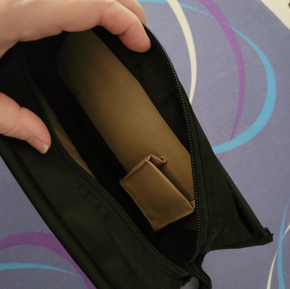 Small purse. Green GREAT FOR HOLIDAY - Picture 3 of 3